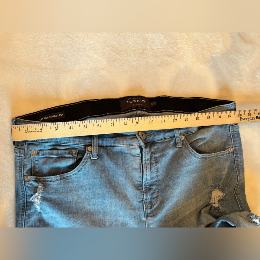 Torrid Jeans Sky High Skinny Crop Light Blue Cropped Distressed BoyfriendSize 18 - Picture 13 of 16